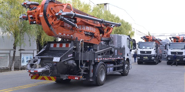 小型混凝土泵車針對(duì)農(nóng)村市場有哪些好處